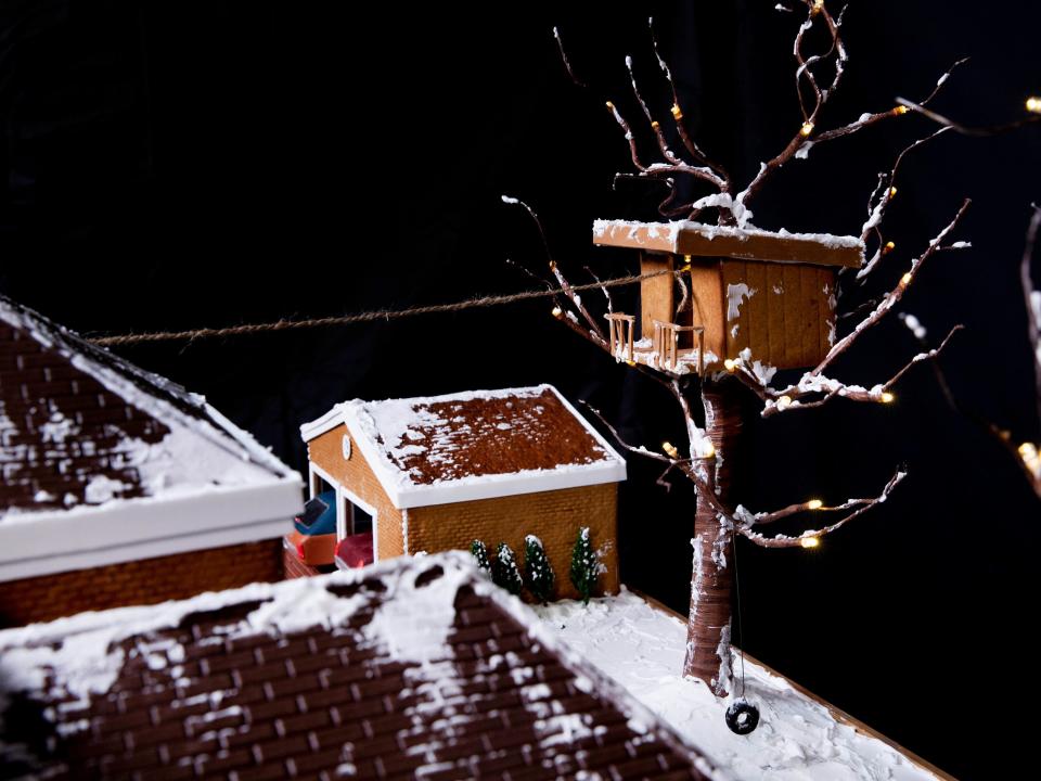 A gingerbread version of the McCallister house from "Home Alone"