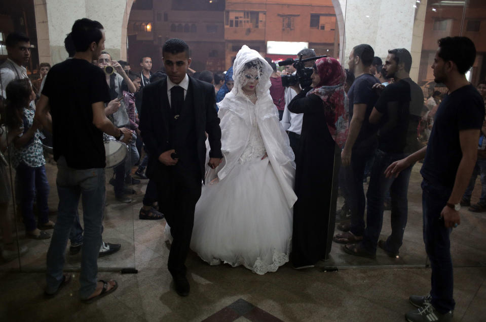 Weddings cut through gloomy mood in Gaza Strip