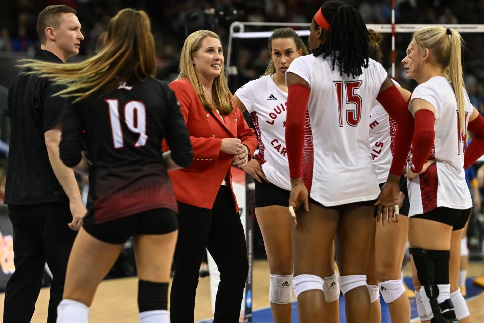 Dec 15, 2022; Omaha, Nebraska, US; Louisville Cardinals head coach Dani Busboom Kelly talks with the team during a break in the match against the Pittsburgh Panthers in the semi-final match at CHI Health Center.