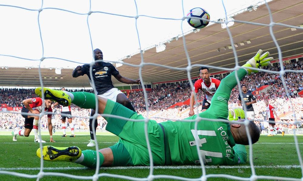 Romelu Lukaku scores Manchsester United’s winner past the despairing dive of Fraser Forster. 