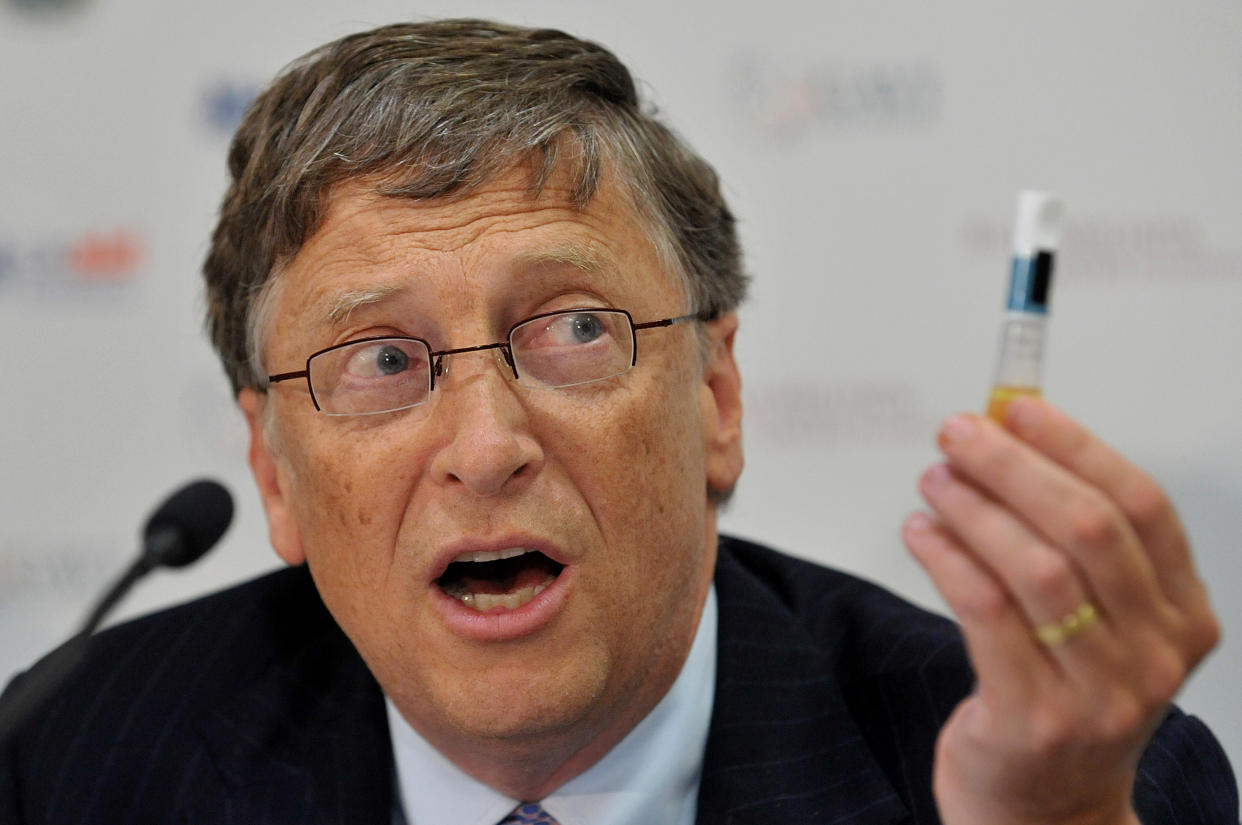 Microsoft tycoon Bill Gates holds a vial of vaccine during a press conference at the GAVI (Global Alliance for Vaccines and Immunisation) conference, in London, on June 13, 2011. Britain and Bill Gates joined forces Monday to pledge more than half the 3.7 billion dollars (2.6 billion euros) sought to vaccinate millions of children by 2015. Prime Minister David Cameron told a donors' conference in London that Britain would contribute a further 814 million pounds (1.3 billion dollars, 920 million euros) to GAVI (Global Alliance for Vaccines and Immunisation), an aid group backed by the Microsoft tycoon.  AFP PHOTO / BEN STANSALL (Photo credit should read BEN STANSALL/AFP via Getty Images)