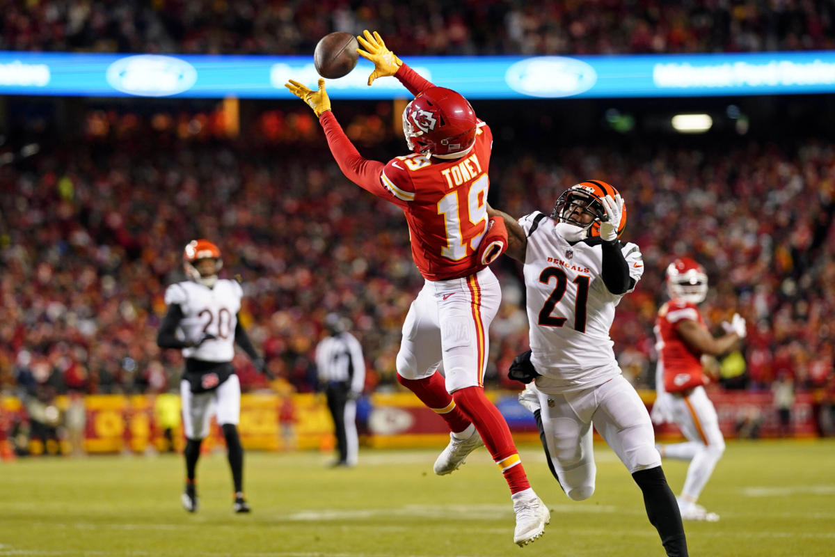 Chiefs WR Kadarius Toney suffers ankle injury vs. Bengals