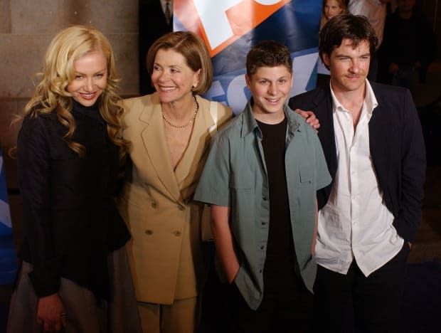 Jessica Walter, second from left, poses with her Arrested Development castmates Portia De Rossi, Michael Cera and Jason Bateman on May 15, 2003, in New York City.  