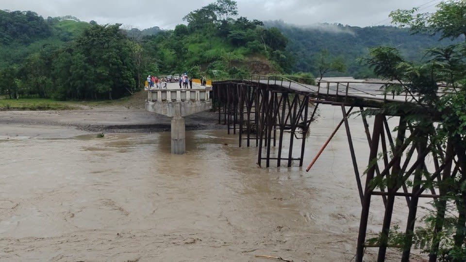 Tormenta tropical 'Karl' deja un muerto y más de mil personas evacuadas en Chiapas