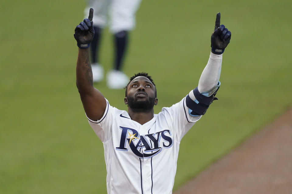 El cubano Randy Arozarena, de los Rays de Tampa Bay, festeja luego de conectar un jonrón de dos carreras ante los Astros de Houston, el sábado 17 de octubre de 2020, en el séptimo juego de la Serie de Campeonato de la Liga Americana, en San Diego (AP Foto/Ashley Landis)