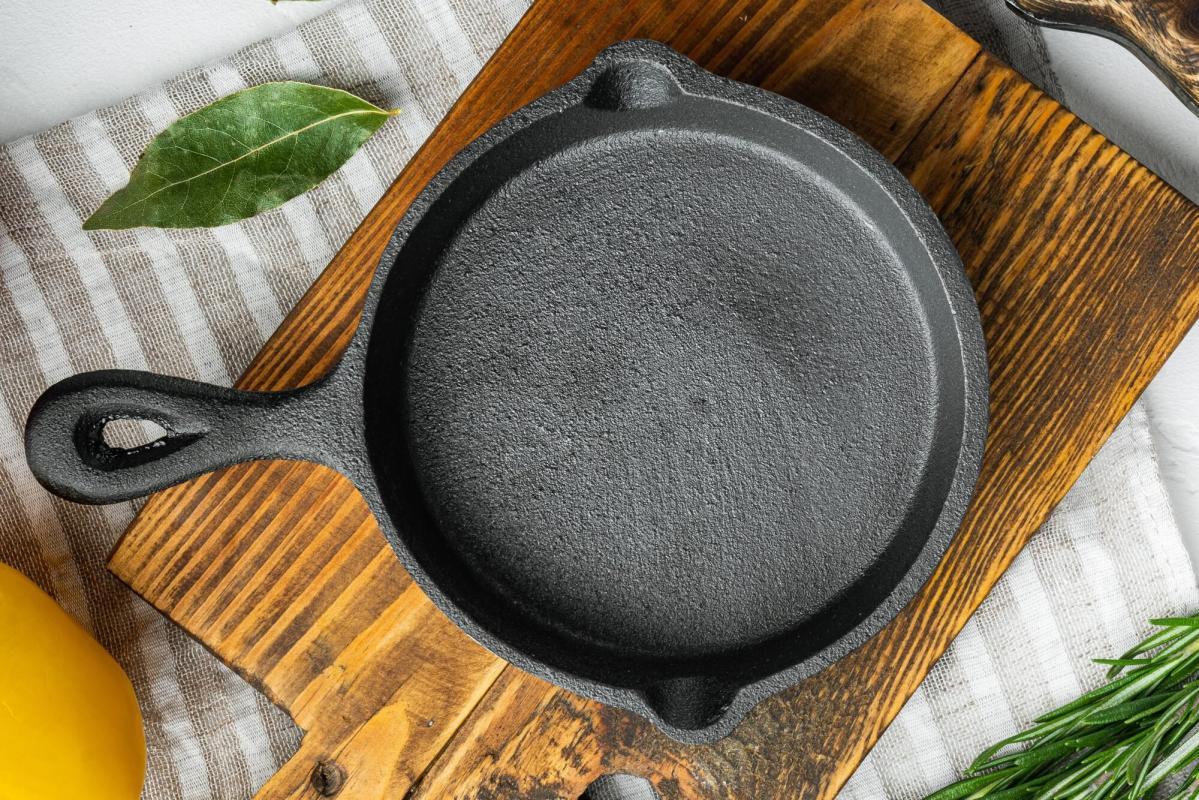 Vintage Cast Iron Cornbread Pan - Heirloomed