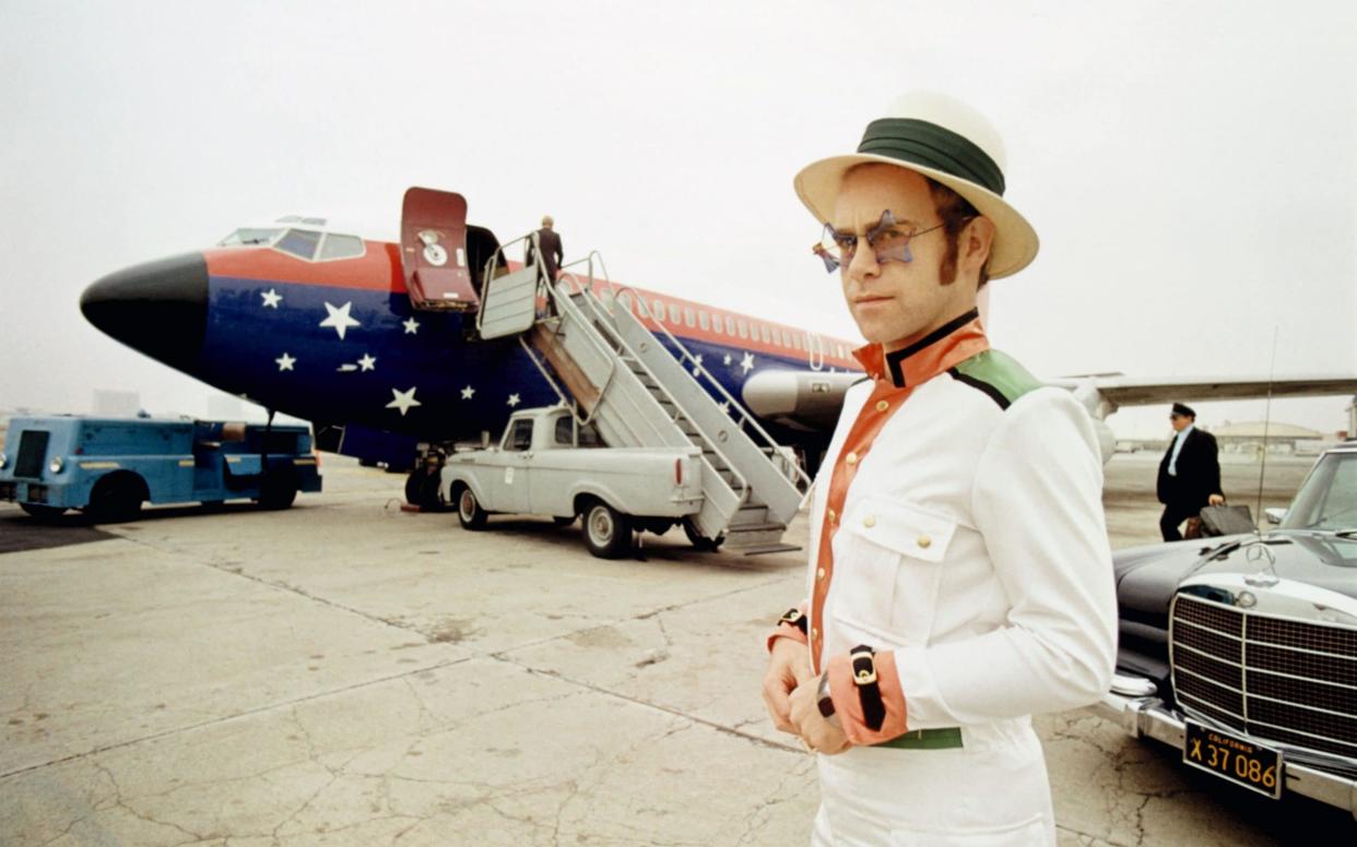 Terry O'Neill's portrait of Elton John in Los Angeles in 1974 - Iconic Images