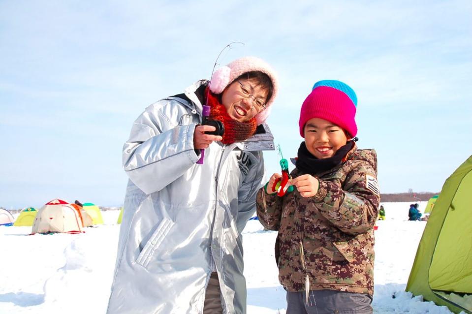 ▲北海道冬天旅遊推薦玩法-北海道冰釣。（圖／Tripbaa趣吧！亞洲自由行專家）