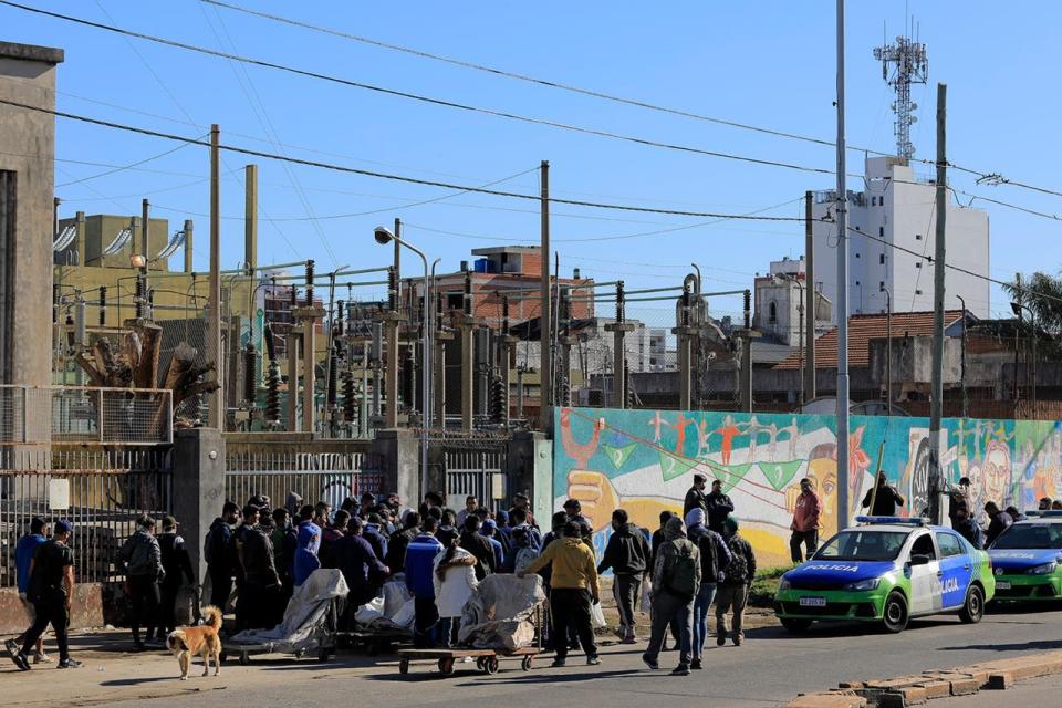 80 personas se presentaron el pasado lunes 10 de agosto, en un predio de Edesur ubicado en la localidad de Wilde (Avellaneda). Allí, las personas amenazaron con ingresar por la fuerza a "desmantelar" las instalaciones Fuente EDESUR.