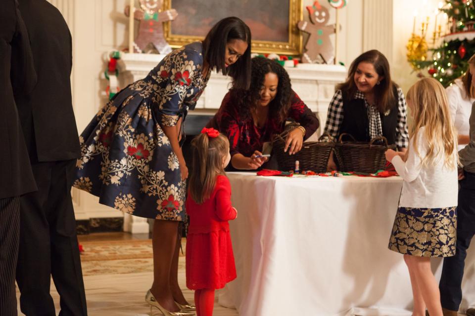Michelle Obama with White House visitors at Christmas in 2016.