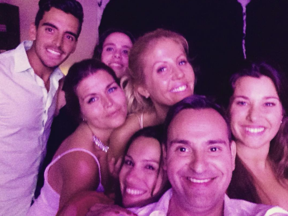 Chico de la noche. En su cuenta de Instagram, aparecen varias fotos disfrutando de fiestas y boliches, con sus hermanas y su grupo de amigos.