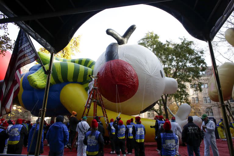 El globo de Wimpy se prepara antes del 95 desfile anual de Thanksgiving Day de Macy´s