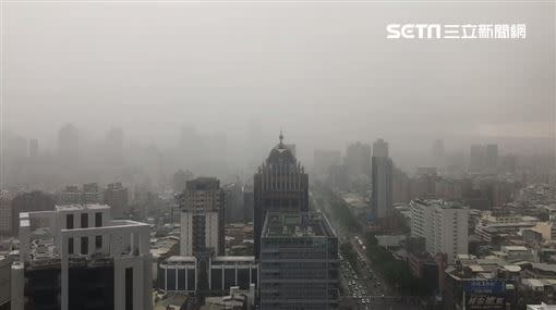 大雨過後，很快地陽光又露面。（圖／讀者張先生提供）