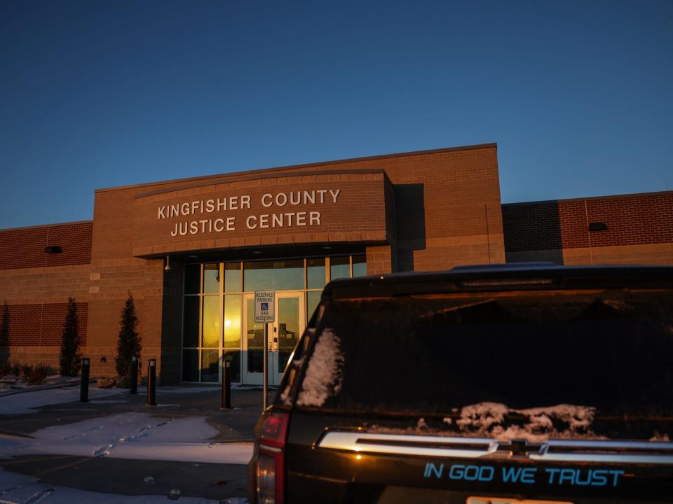 Deputies des Kingfisher County Sheriff's Office waren die ersten, die am Tatort eintrafen. - Copyright: Mike Simons for BI