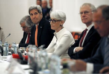 U.S. Secretary of State John Kerry (2nd L) meets with foreign ministers and delegations from Germany, France, China, Britain, Russia and the European Union at a hotel in Vienna, Austria July 13, 2015. REUTERS/Carlos Barria