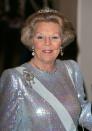 <p>Prinzessin Beatrix dankte zwar 2013 ab, ihren royalen Schmuck präsentiert sie jedoch weiterhin. Ihre Tiaras fallen dabei, wie hier zu sehen, meist schlicht und zurückhaltend aus. (Foto: Getty) </p>