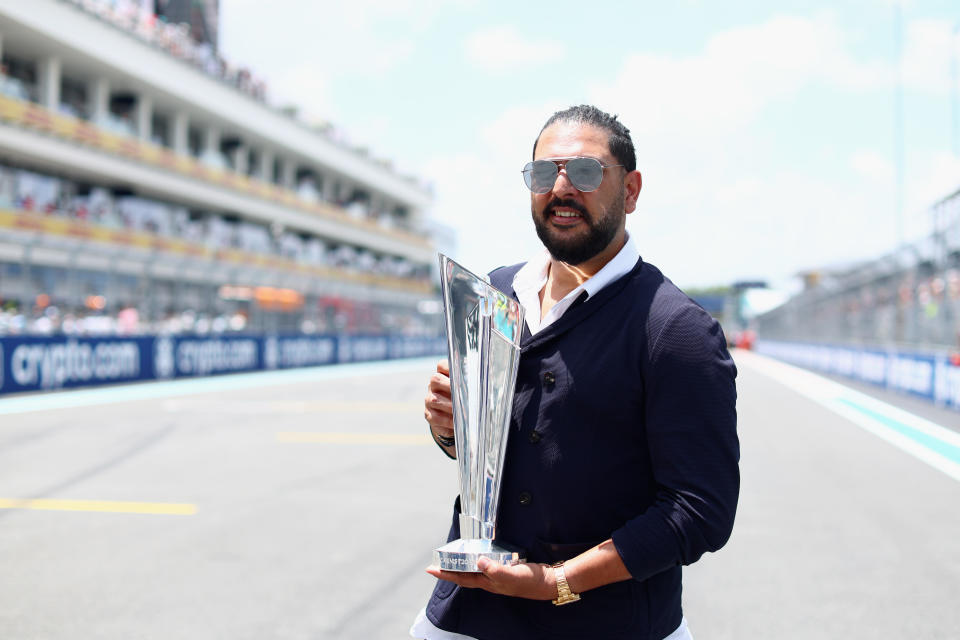 Al campeón del cricket también le gustan los autos