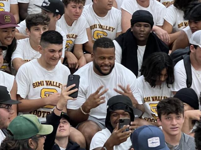 Rams' Aaron Donald drops by Simi Valley High, offers advice to players