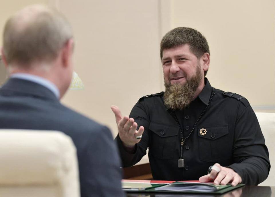 Ramzan Kadyrov face à Vladimir Poutine, en 2019  - Alexey NIKOLSKY / Sputnik / AFP