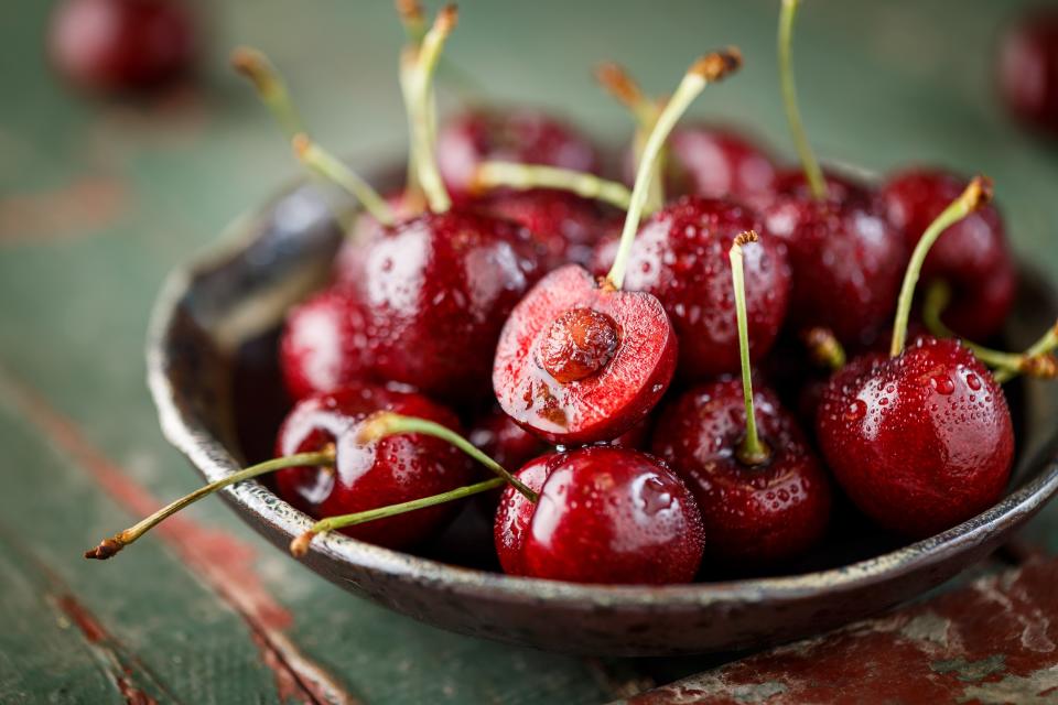 <h1 class="title">Close-up of fresh Cherry</h1><cite class="credit">ansonmiao</cite>