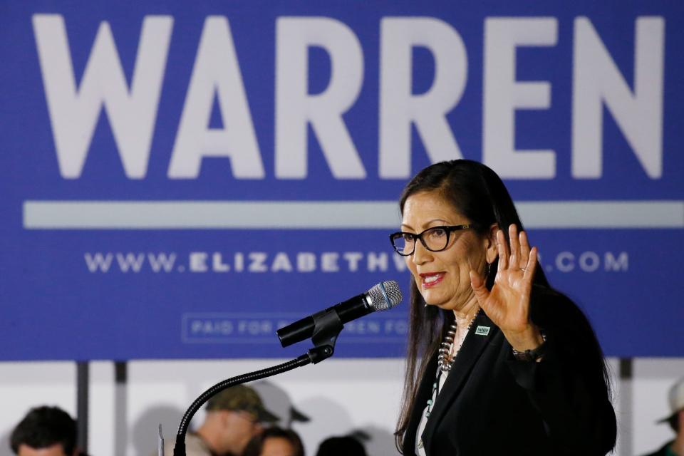 Haaland campaigns in Des Moines for Elizabeth Warren during the Democratic presidential primary.