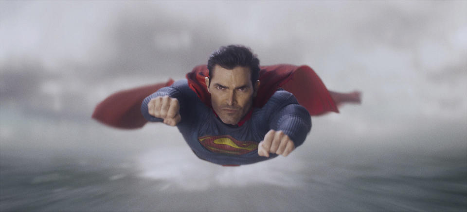 Superman (Tyler Hoechlin) soars in Superman & Lois. (PHOTO: Warner TV)