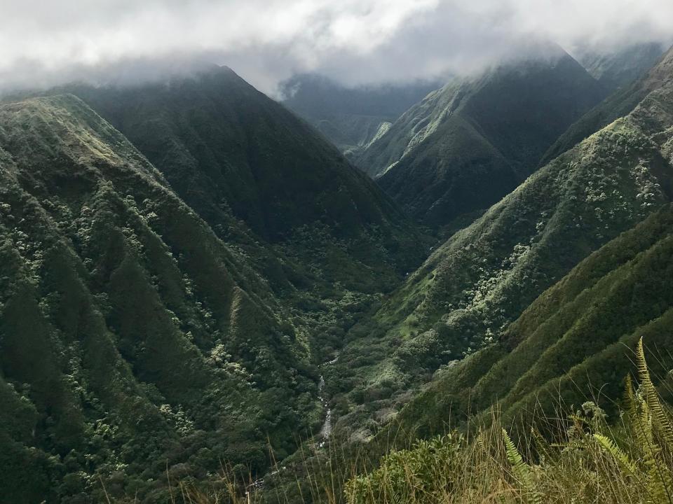 Waihee Ridge Trail hike in Hawaii, green mountains with clouds above them