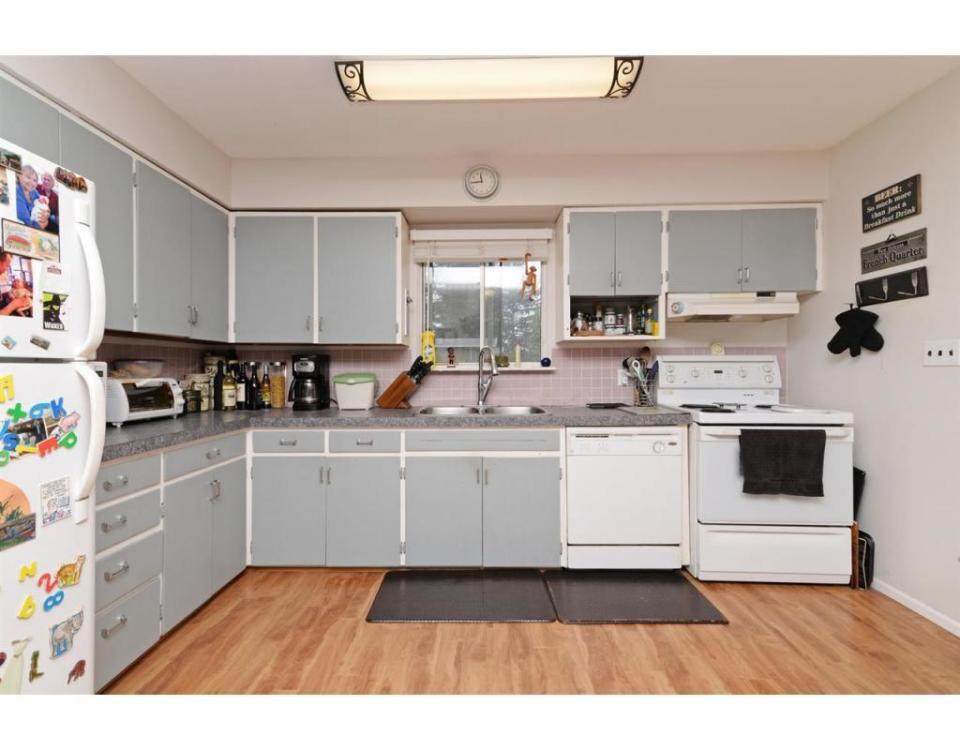 <p><span>324 Blue Mountain St., Coquitlam, B.C.<br></span>The large kitchen comes with all appliances.<br> (Photo: Zoocasa) </p>