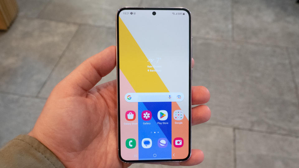 Samsung Galaxy S23 hands on front straight home screen