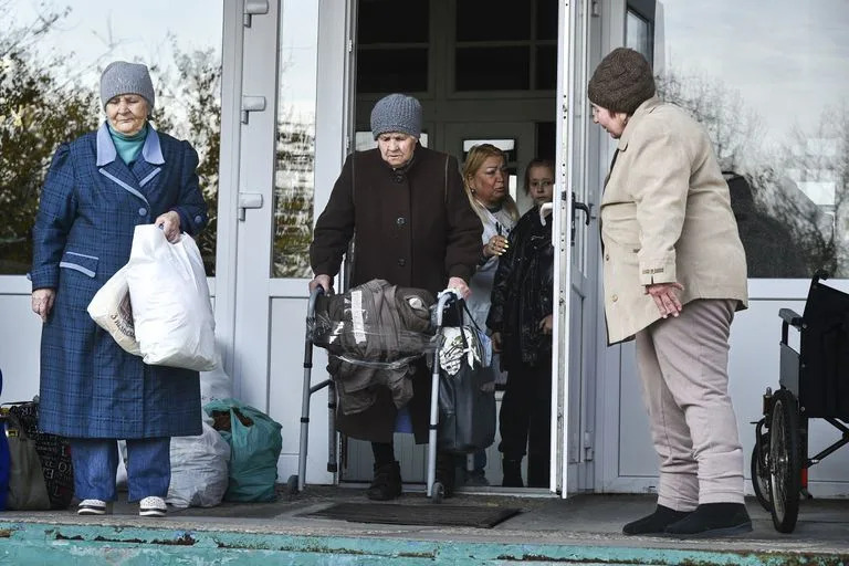 Ancianos fueron parte de los evacuados de Kherson para trasladarse a Crimea, en el sur de Ucrania