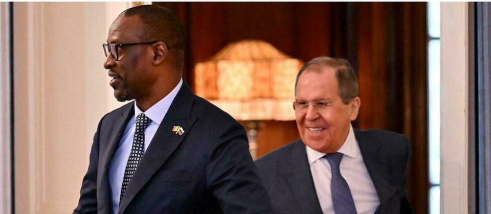   Le chef de la diplomatie russe Sergueï Lavrov et son homologue malien Abdoulaye Diop, au ministère russe des Affaires étrangères, le 20 mai 2022.      - Credit:YURI KADOBNOV / POOL / AFP