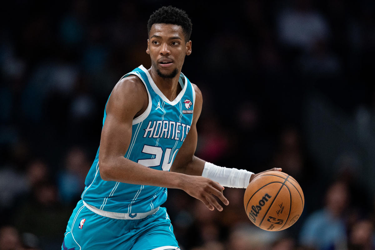 Hornets' Brandon Miller to return to starting lineup Friday after 1-game  absence - Yahoo Sports