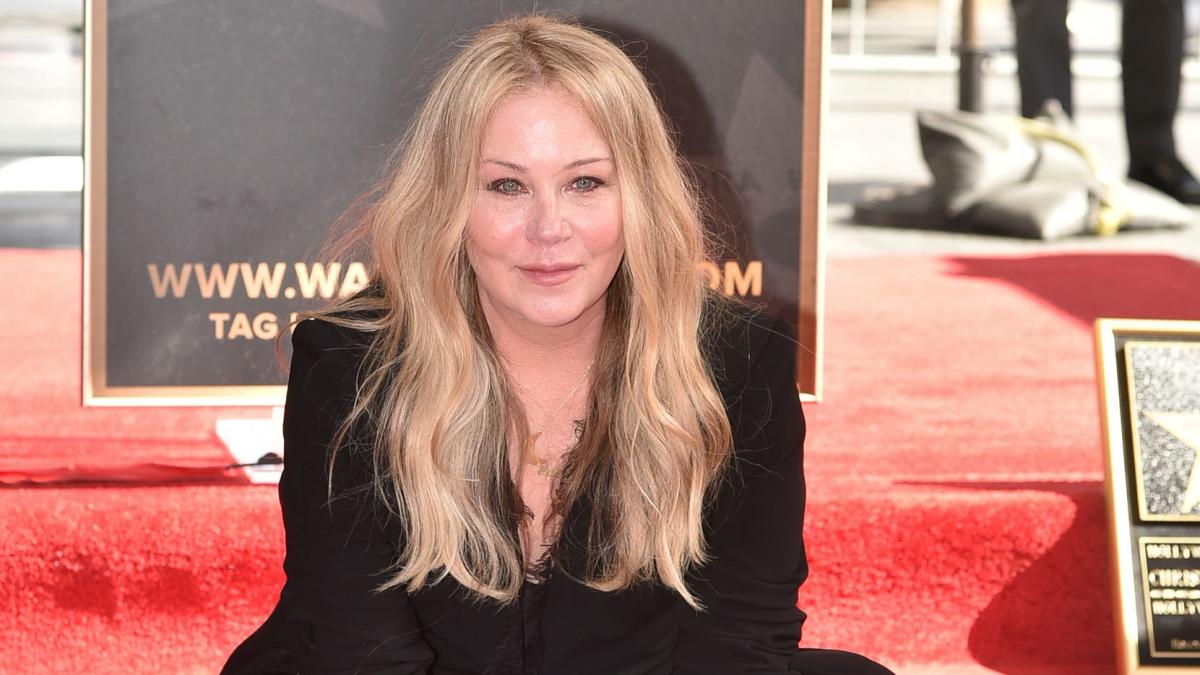 Christina Applegate Makes First Public Appearance Since Revealing Ms Diagnosis