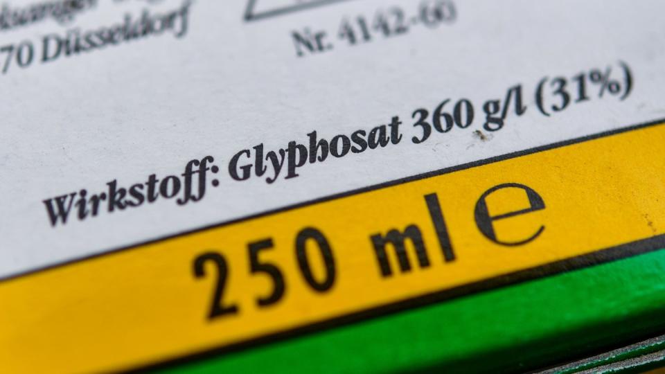 In Deutschland werden pro Jahr etwa 5000 Tonnen Glyphosat-haltiger Produkte verkauft. Foto: Patrick Pleul