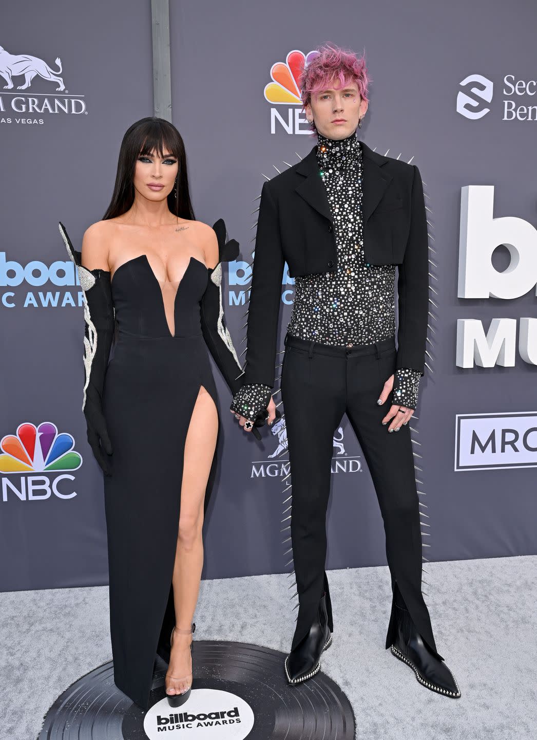 las vegas, nevada may 15 megan fox and machine gun kelly attend the 2022 billboard music awards at mgm grand garden arena on may 15, 2022 in las vegas, nevada photo by axellebauer griffinfilmmagic