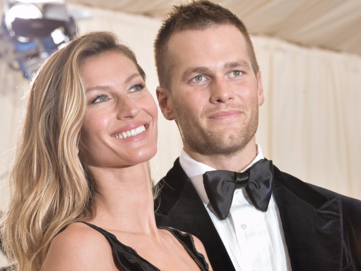 Tom Brady, Gisele Bundchen Kiss in Costa Rica After Super Bowl Loss