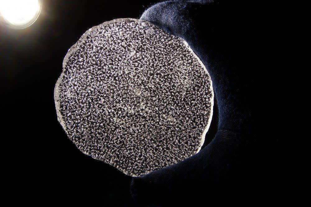 Pequeñas burbujas de aire atrapadas en el hielo de la Antártida | imagen Tas van Ommen/Australian Antarctic Division