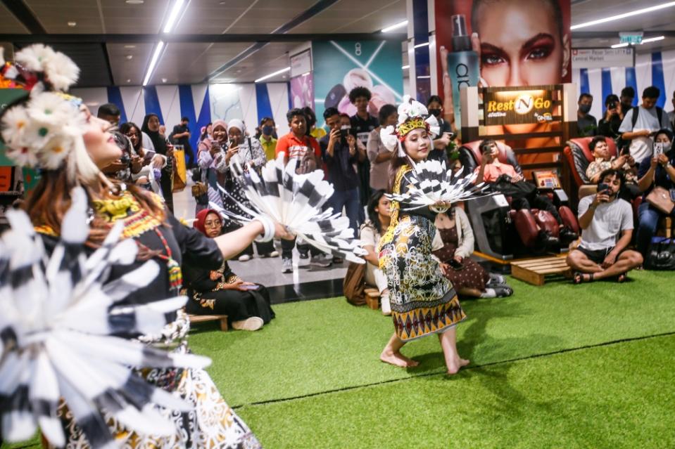 The youngsters from the MyDance Alliance a non-profit organisation under Think City’s ‘Arts On The Move’ programme have been performing biweekly at Pasar Seni MRT on Thursdays from 5pm to 6pm. — Picture by Hari Anggara