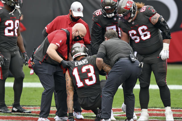 Buccaneers' Mike Evans injures knee after making NFL history in Week 17  against Falcons 