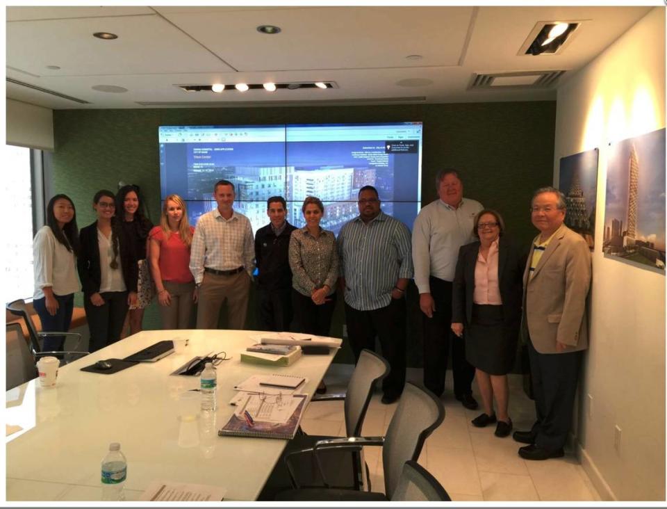 Foto de grupo después de una "reunión de lanzamiento" publicada en el sitio web de Triton Center. Leo Wu, responsable del proyecto, en el extremo derecho.