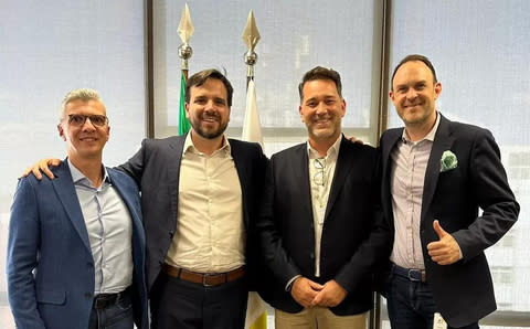 From left to right, Carlos Campos (General Director of emnify in Brazil), Carlos Baigorri (Chairman and CEO of ANATEL), Alexander Schebler (VP of Network Access and Co-founder of emnify) and Christopher Ruettgers (CPO of emnify), visiting ANATEL in Brazil. (Photo: Business Wire)