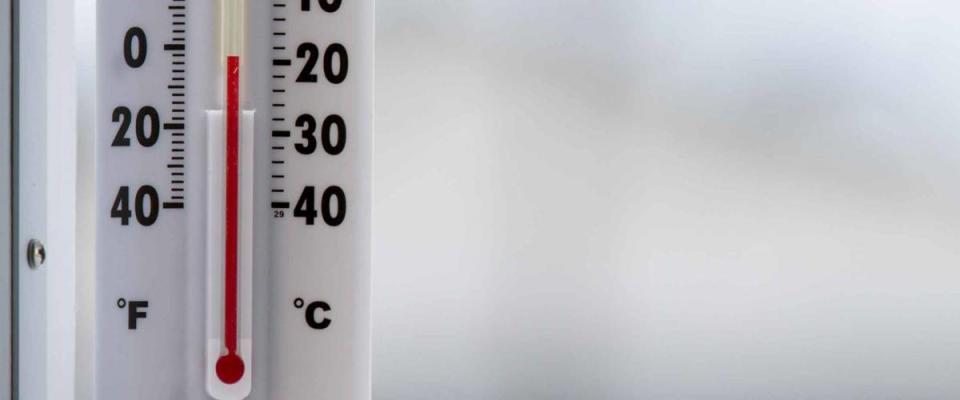 Below zero degrees outside we get a look at the thermometer