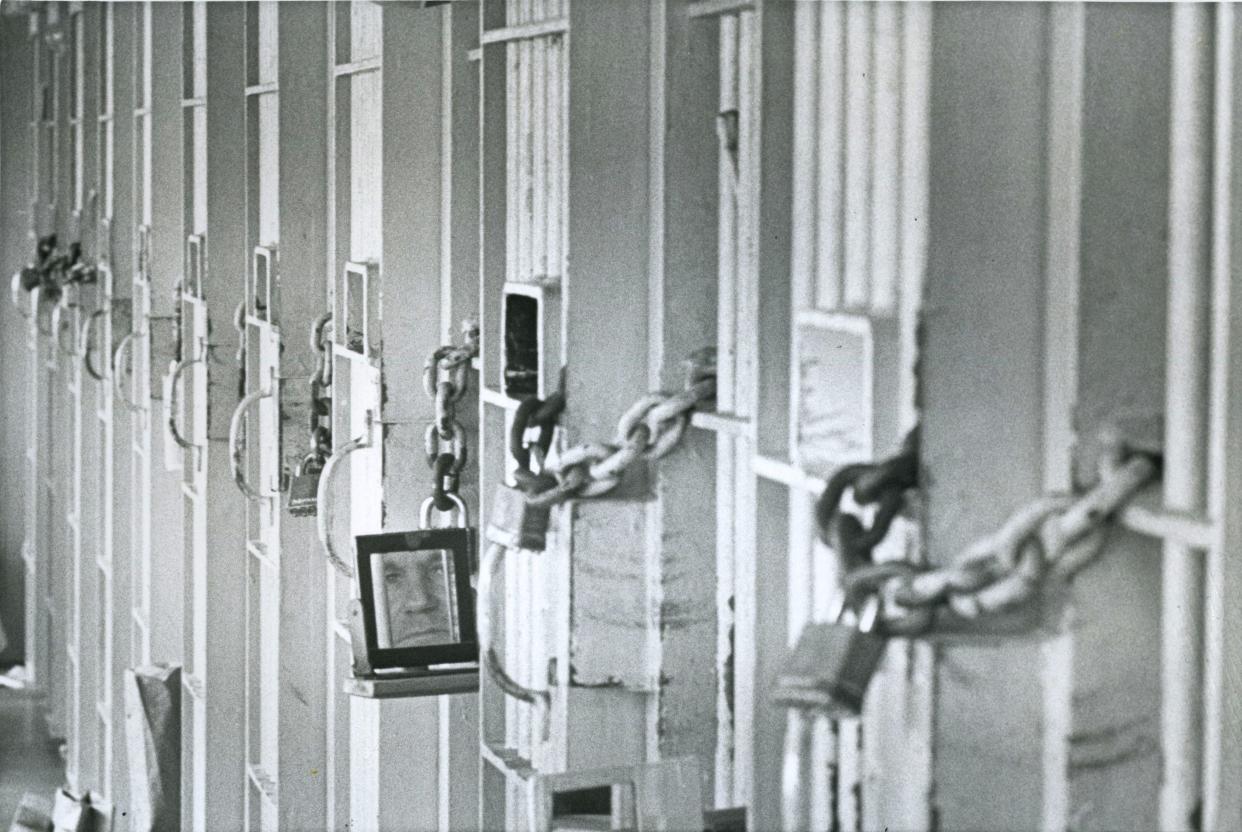 A death row inmate keeps an eye on activity along a corridor using a mirror at Holman Prison in Atmore, Ala. on Feb. 2, 1989. 