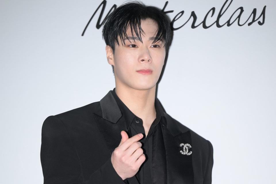 South Korean singer MoonBin of ASTRO attends the photocall for the CHANEL Parfumeur Masterclass at Bukchon Hwigyumjae on January 26, 2023 in Seoul, South Korea