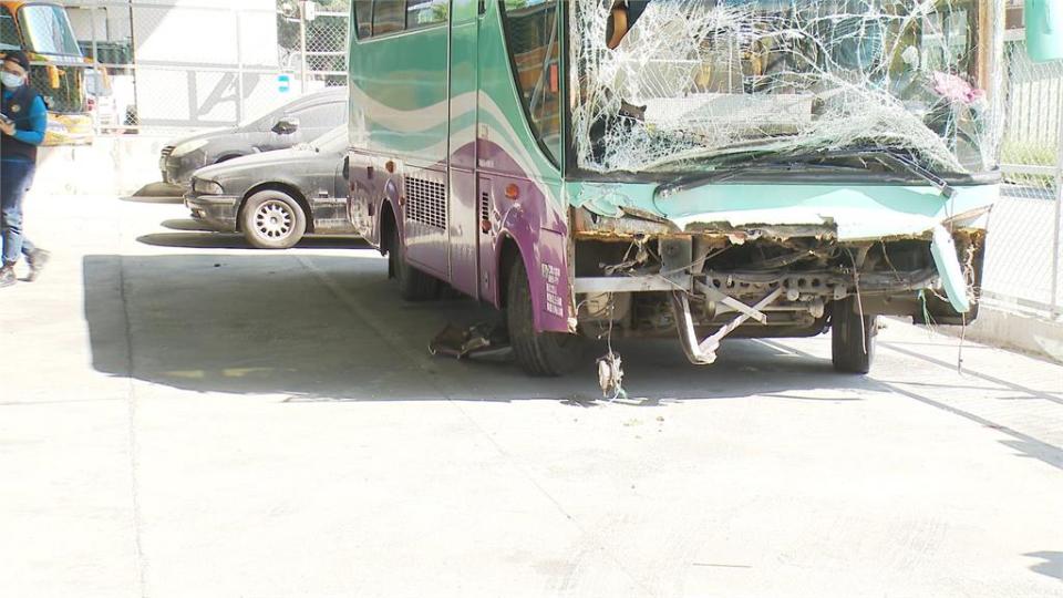 康橋校車翻覆鑑識 警調閱行車紀錄器及測量胎紋深度