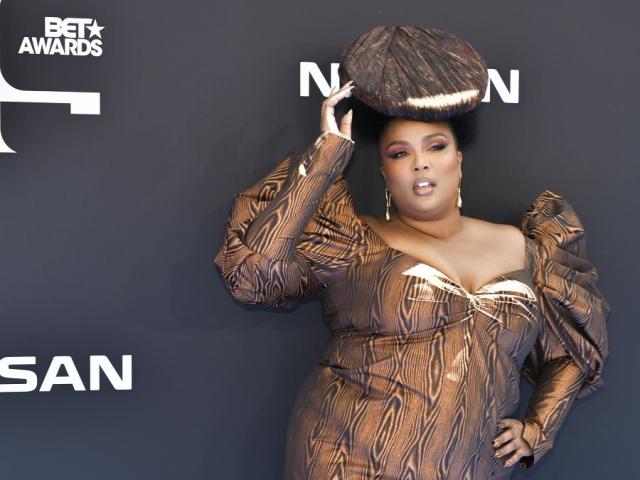 Lizzo is making wood nail art happen, and turns out we're 100% on board