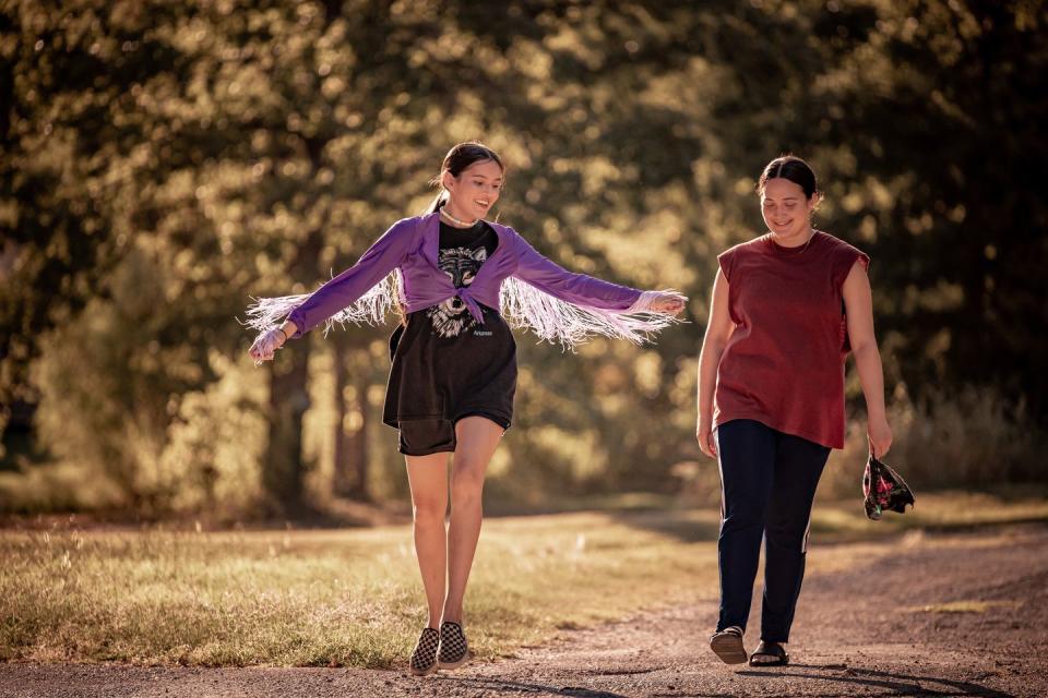 isabella deroy olson, lily gladstone, fancy dance