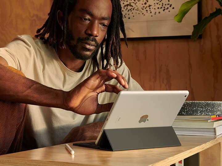 A man works on the Apple iPad 2021 at his desk.