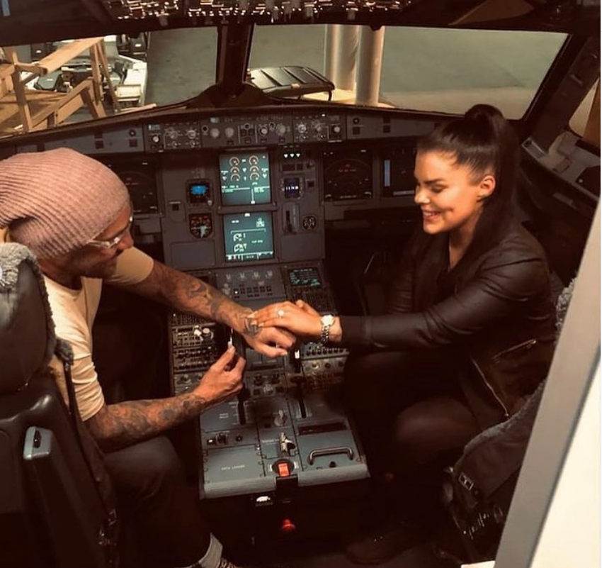 Ngarino, Jessica engaged on Jetstar flight