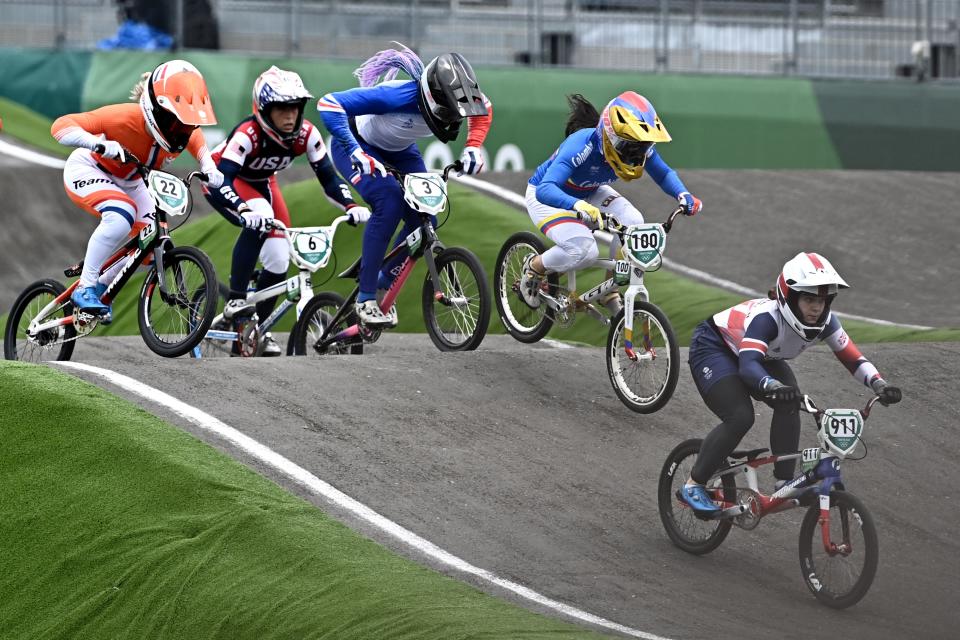 Britain's Bethany Shriever (R) competes in the cycling BMX racing women's final at the Ariake Urban Sports Park during the Tokyo 2020 Olympic Games in Tokyo on July 30, 2021. (Photo by Jeff PACHOUD / AFP) (Photo by JEFF PACHOUD/AFP via Getty Images)